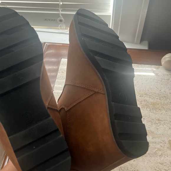 Universal Thread Brown Ankle Boots - Picture 4 of 5